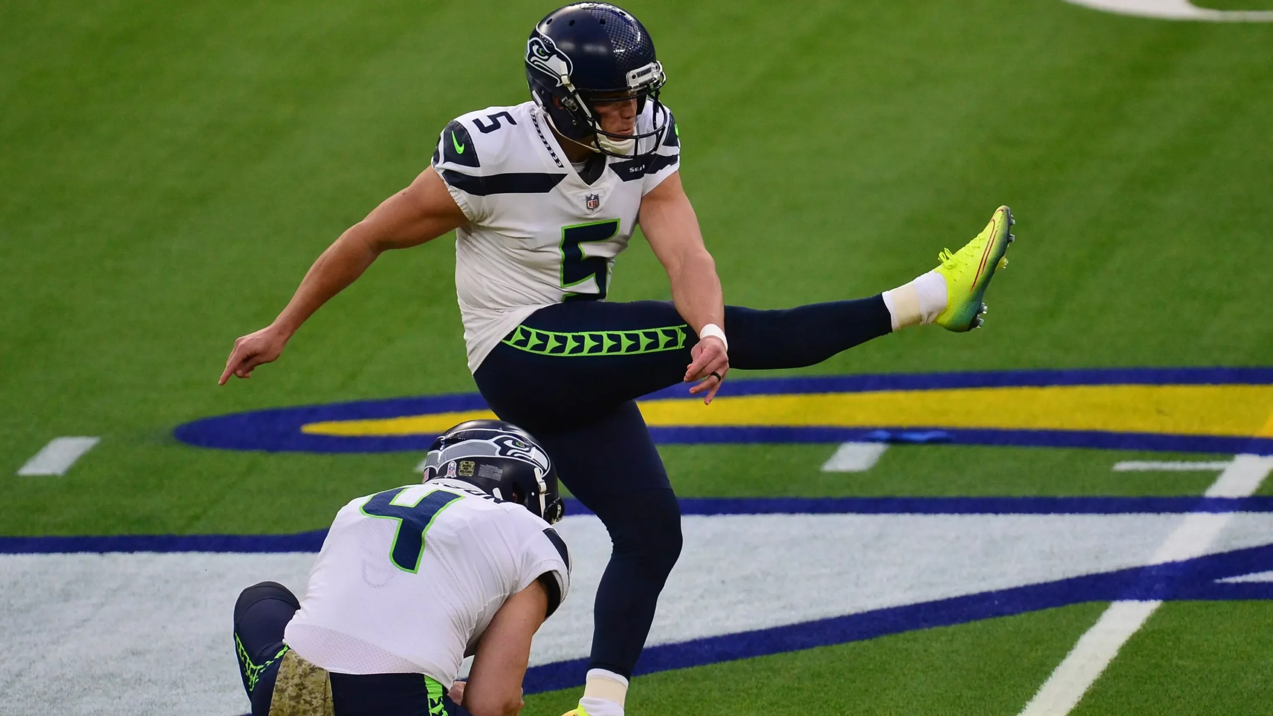 Jason Myers attempting a field goal